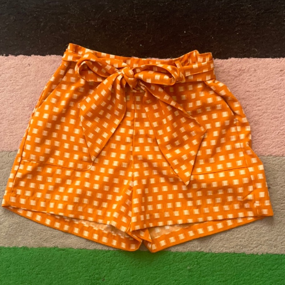 Loose orange shorts